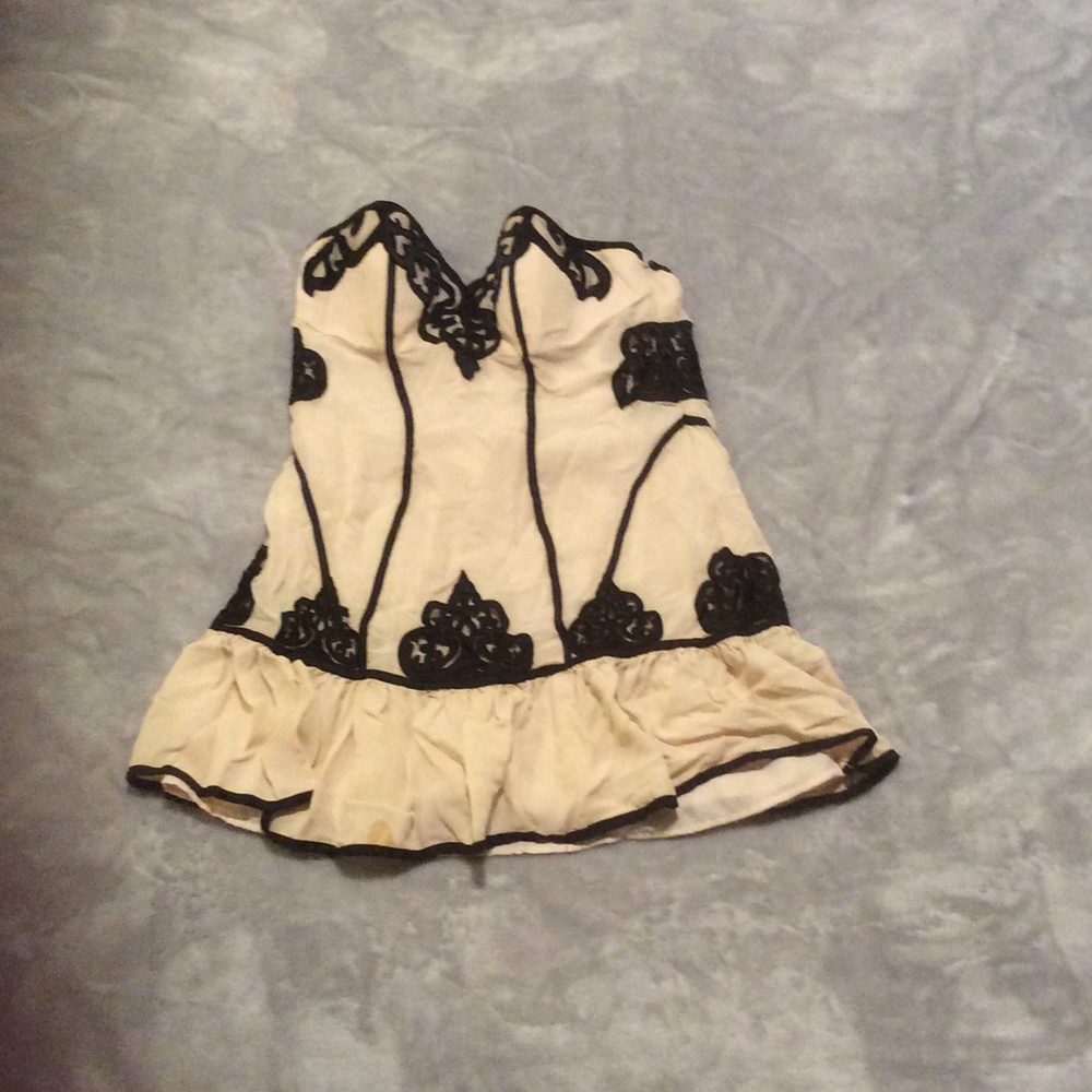 Short strapless dress size L, by BEBE